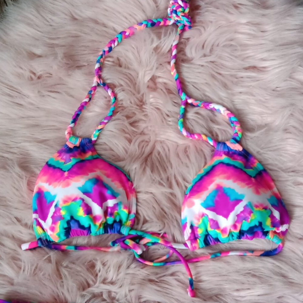 Bikini - Picture 2 of 9